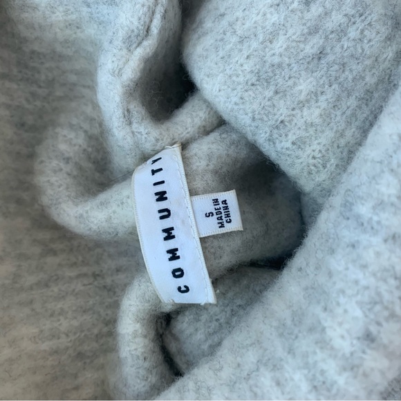 Aritzia Community Knit Turtleneck - Picture 7 of 8